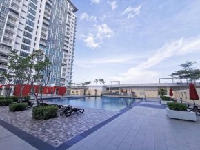 Family Condo 50 inches TV Netflix and WiFi with Pool View